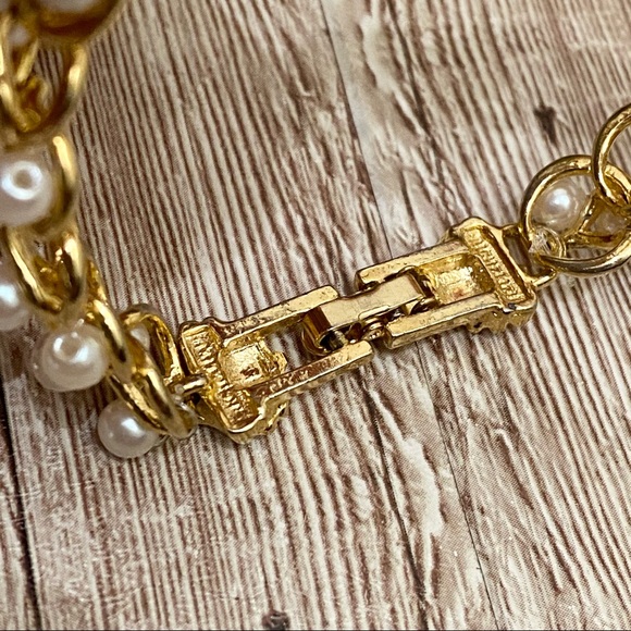 Richelieu Fan Shell Clasp Gold Faux Pearl Bracelet - Picture 13 of 16